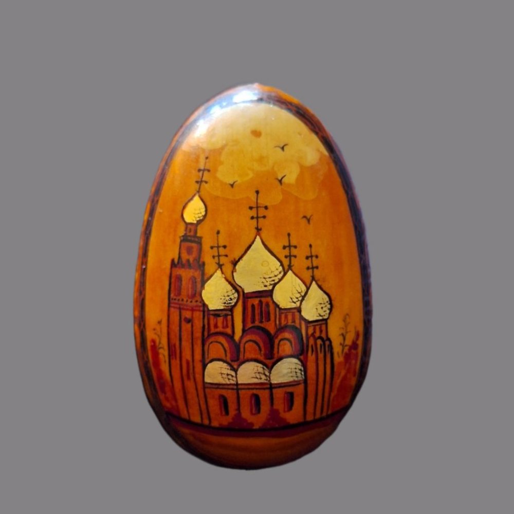 Hand Painted 3" Wood Egg Cathedral Scene St. Petersburg, Russia Excellent